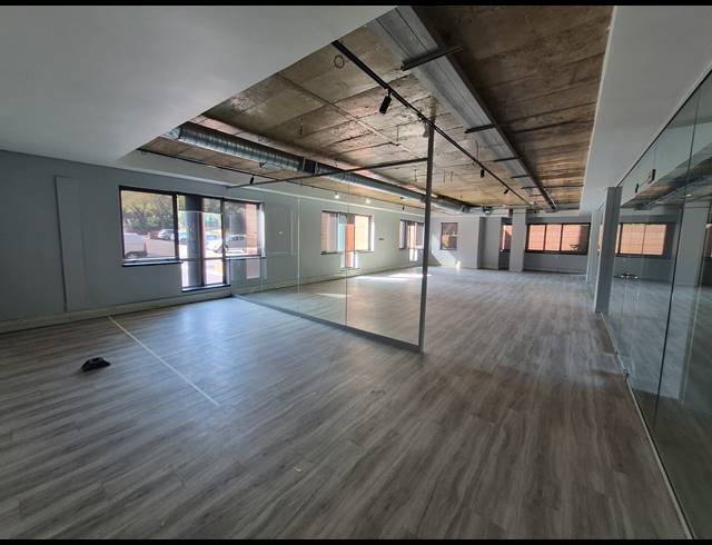 262M² OFFICE TO LET IN WOODMEAD
